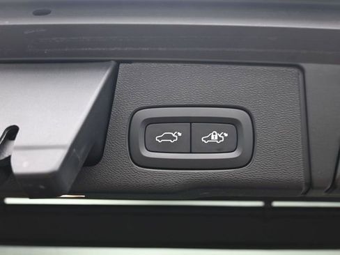 Used 2023 Volvo XC60 B6 Ultimate w/ Protection Package Premier image 33