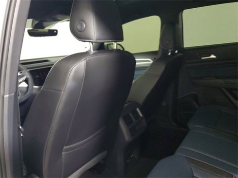 Used 2022 Volkswagen Atlas Cross Sport SEL R-Line image 10