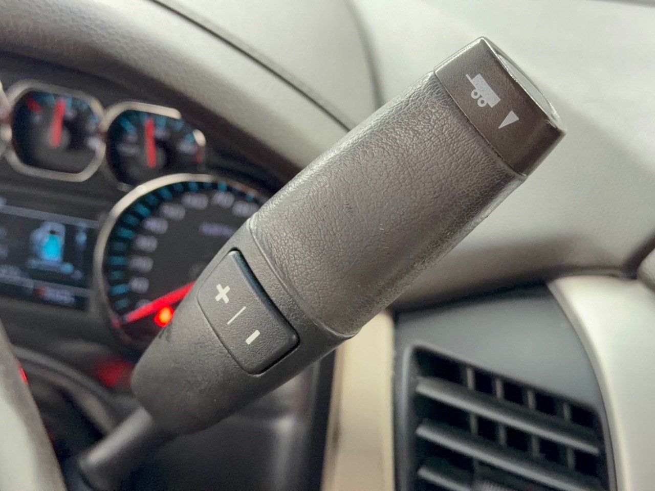 Used 2020 GMC Yukon XL SLT w/ Premium Edition RWD image 21