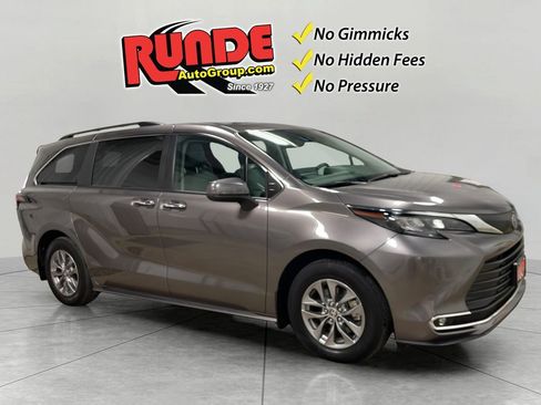 Used 2024 Toyota Sienna XLE image 6