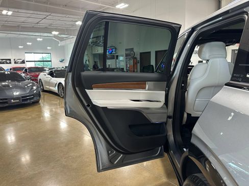 Used 2026 Cadillac Vistiq Luxury AWD/4WD image 42