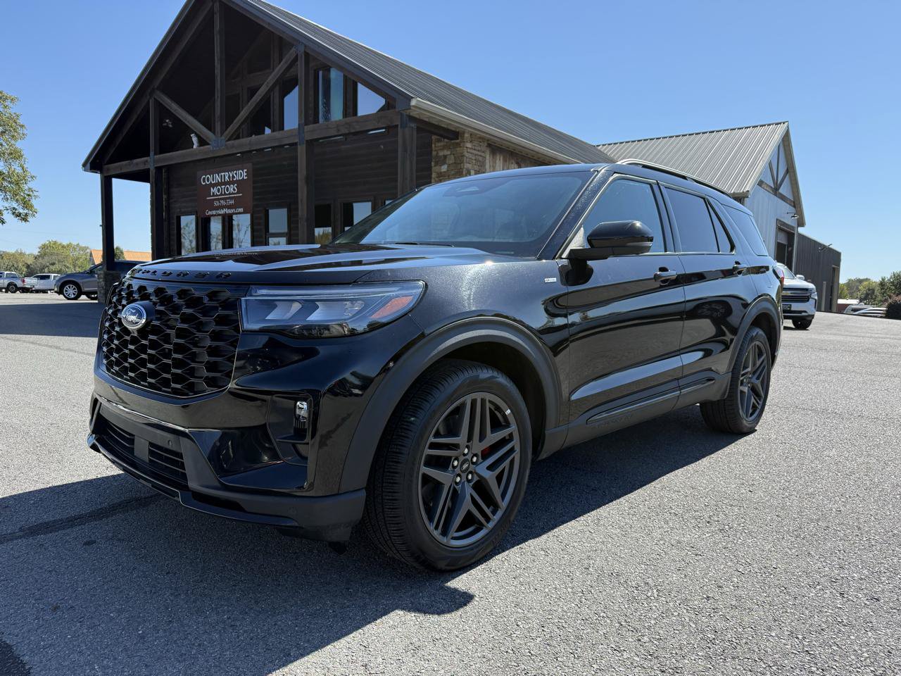 Used 2025 Ford Explorer ST-Line w/ ST-Line Street Pack AWD/4WD image 2