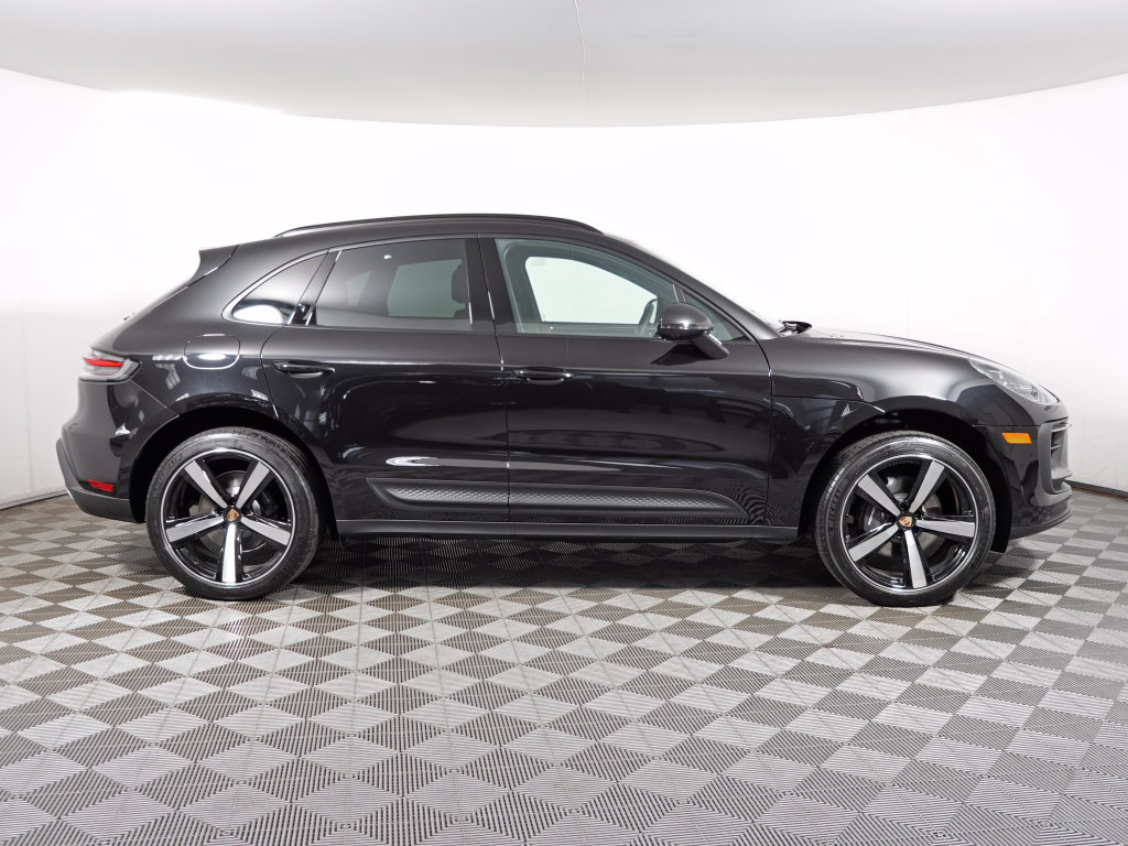 Certified 2026 Porsche Macan AWD/4WD image 8