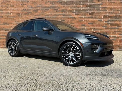 New 2024 Porsche Macan 4 Electric image 9