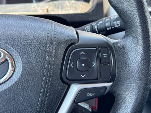 Used 2016 Toyota Highlander LE AWD/4WD image 23