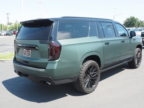 Used 2024 GMC Yukon XL Denali Ultimate AWD/4WD image 7