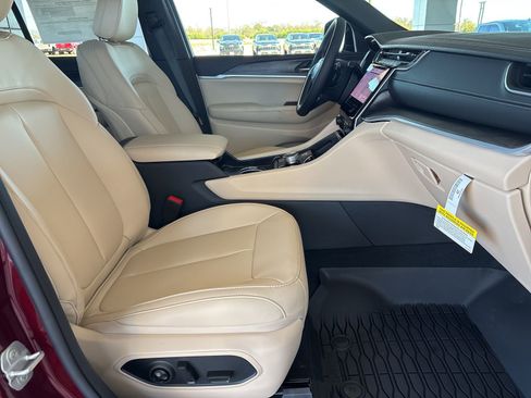 New 2025 Jeep Grand Cherokee Limited image 15