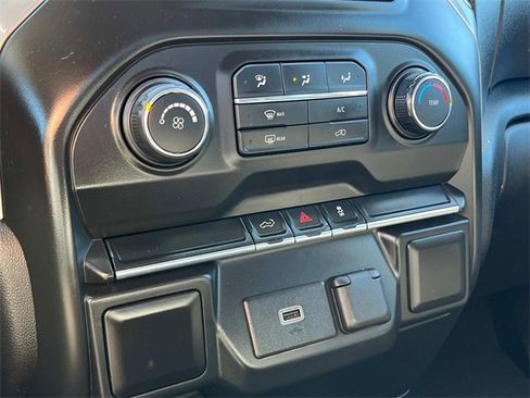 Used 2020 Chevrolet Silverado 1500 Custom w/ Custom Value Package image 17