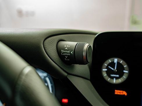 Certified 2025 Lexus ES 350 F Sport image 26