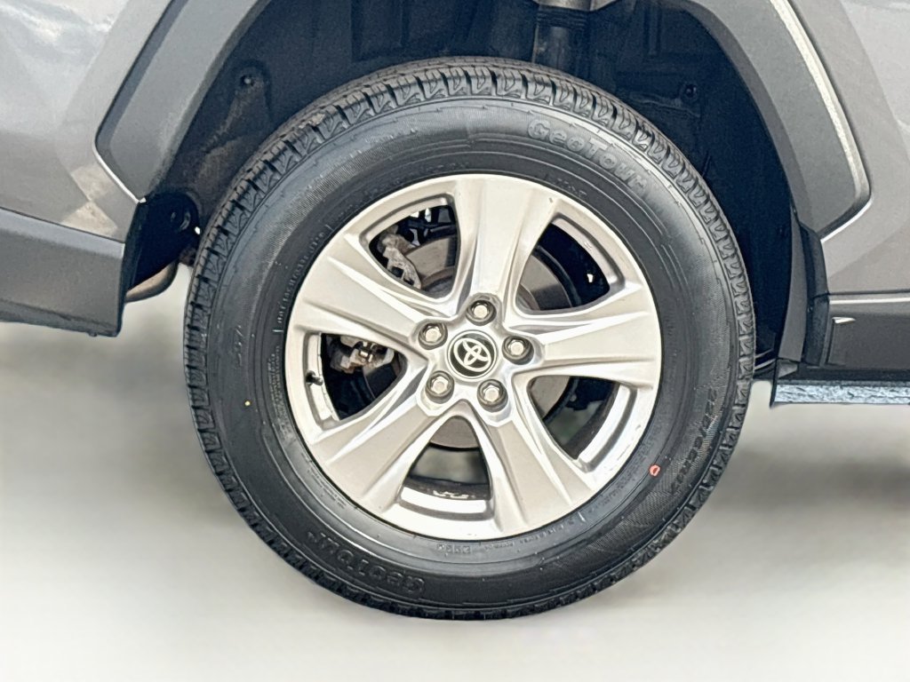 Certified 2025 Toyota RAV4 XLE FWD image 32