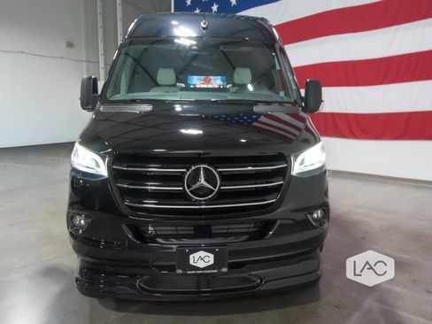Used 2024 Mercedes-Benz Sprinter 3500 image 32