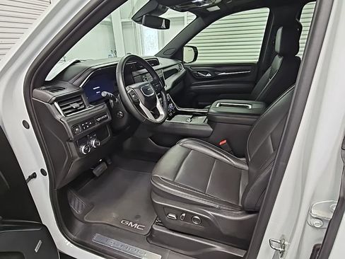 Used 2024 GMC Yukon XL Denali image 11