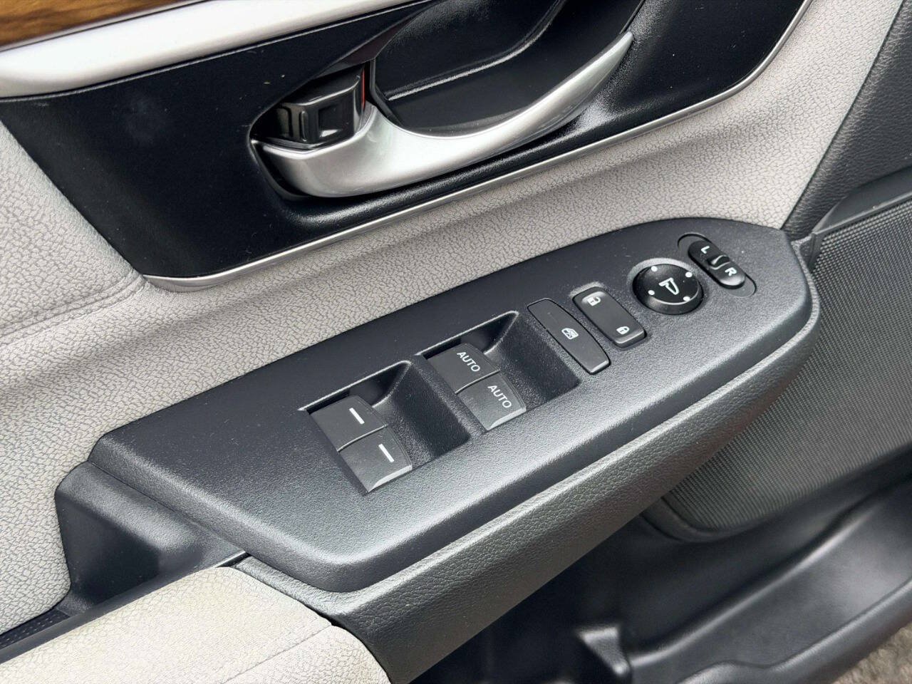 Used 2018 Honda CR-V EX image 16