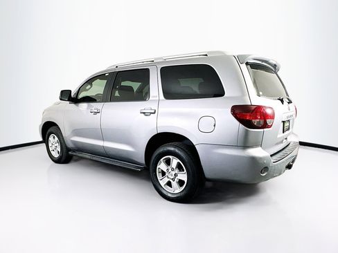 Used 2018 Toyota Sequoia SR5 w/ Carpet Cargo Mat Package image 5