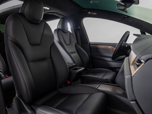 Used 2020 Tesla Model X Long Range AWD/4WD image 32