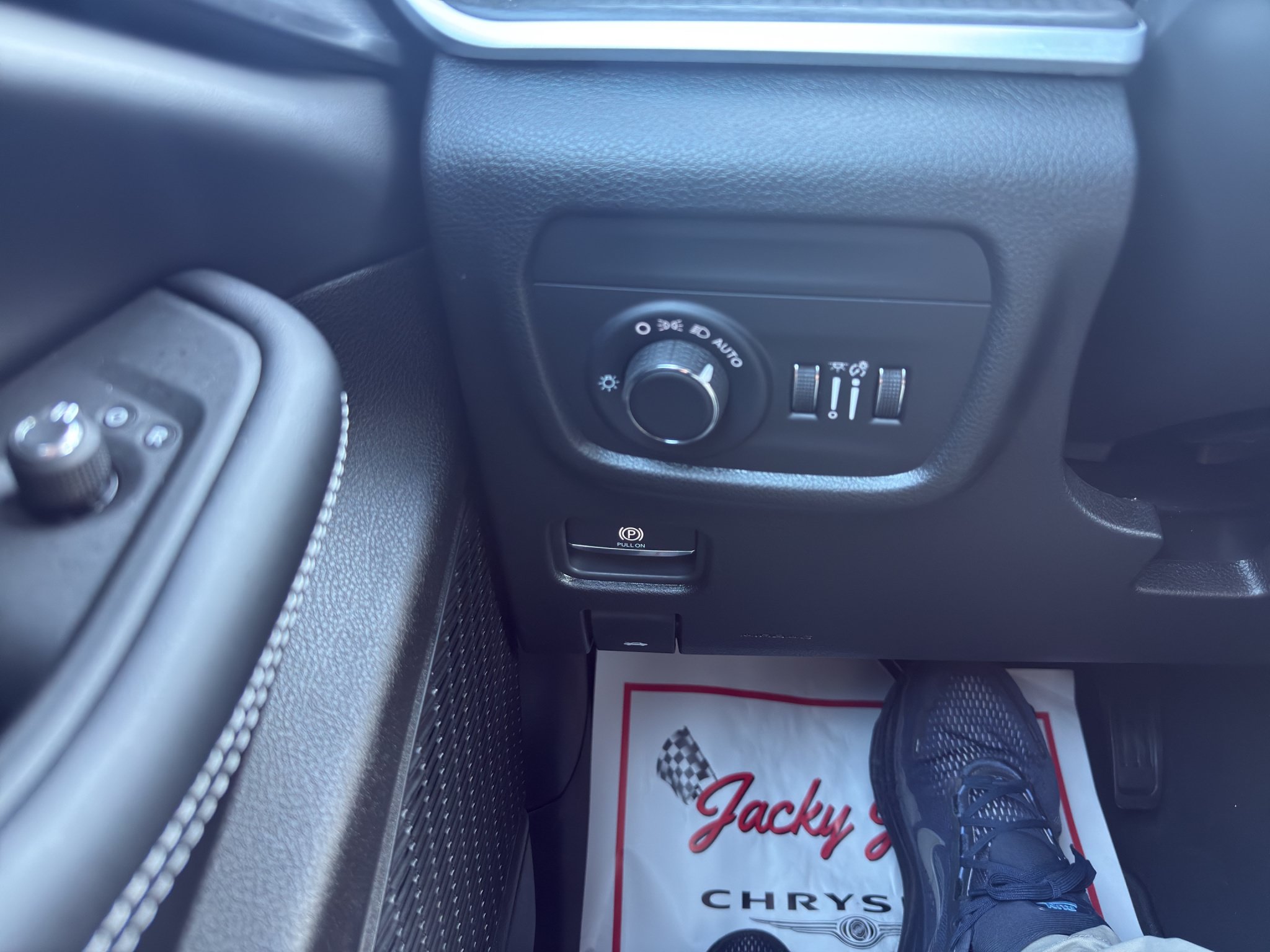 New 2027 Jeep Grand Cherokee Laredo RWD image 22