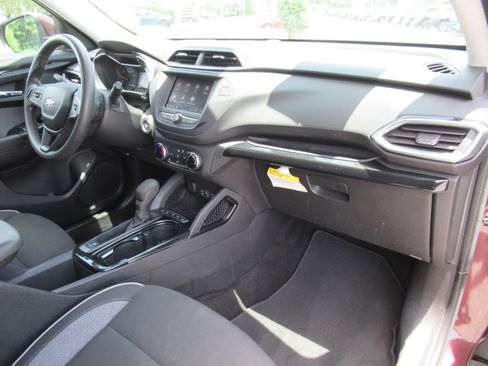 Used 2023 Chevrolet TrailBlazer LT AWD/4WD image 11