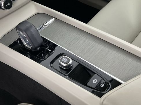 Used 2023 Volvo XC60 B5 Plus w/ Climate Package image 22