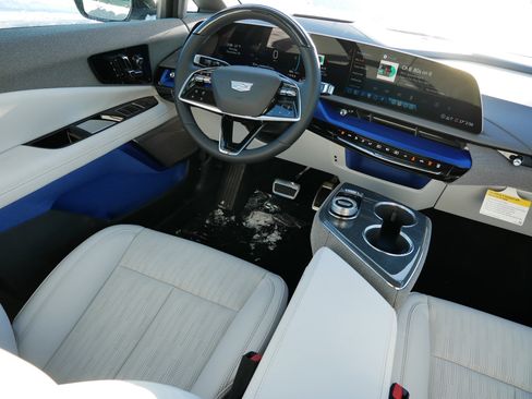 New 2026 Cadillac Optiq Luxury 2 image 7