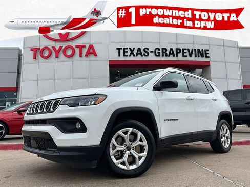 Used 2025 Jeep Compass Latitude image 1