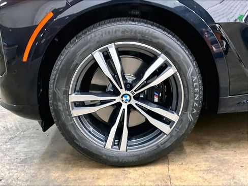 Used 2024 BMW X7 xDrive40i w/ M Sport Package AWD/4WD image 12