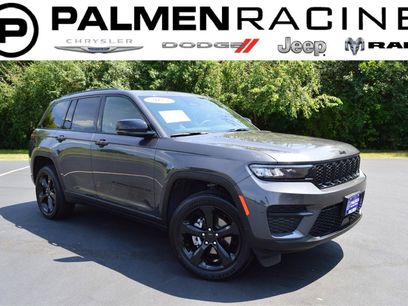 Used 2025 Jeep Grand Cherokee Altitude