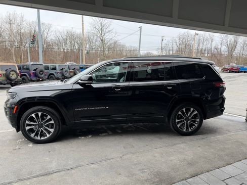 Used 2024 Jeep Grand Cherokee L Overland w/ Luxury Tech Group IV image 4