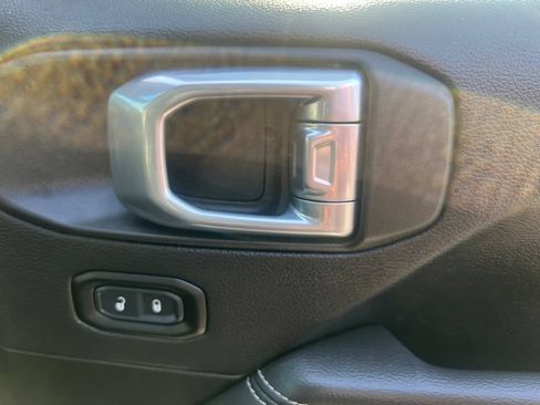 Used 2022 Jeep Wrangler Unlimited Sahara AWD/4WD image 43