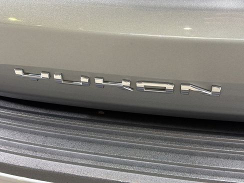 Used 2023 GMC Yukon Denali image 12