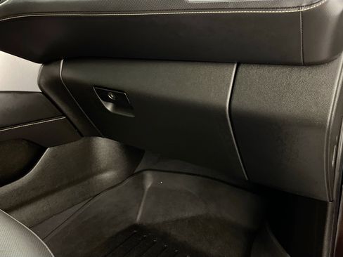 Used 2023 GMC Yukon SLT w/ SLT Luxury Package image 35