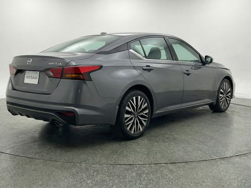 Used 2025 Nissan Altima 2.5 SV image 9