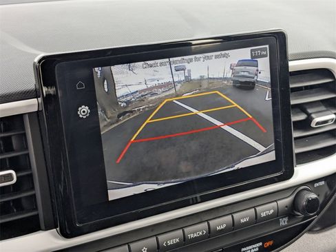 Used 2025 Hyundai Venue Limited image 24