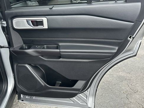 Used 2020 Ford Explorer Platinum w/ Premium Technology Package image 21