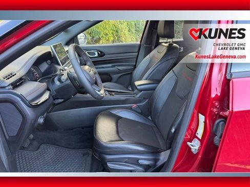 Used 2025 Jeep Compass Trailhawk image 17