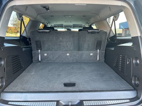 Used 2015 Chevrolet Suburban LT image 17