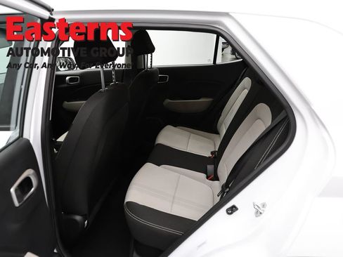 Used 2021 Hyundai Venue SEL FWD image 20
