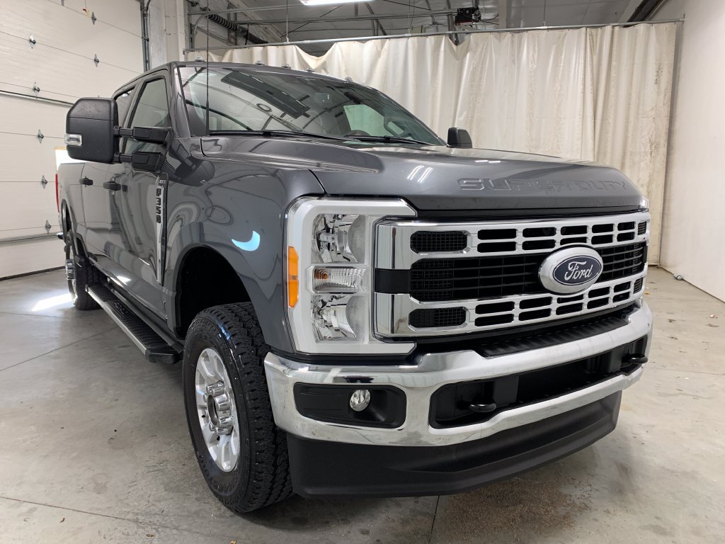 Used 2023 Ford F350 XLT w/ FX4 Off-Road Package AWD/4WD image 13