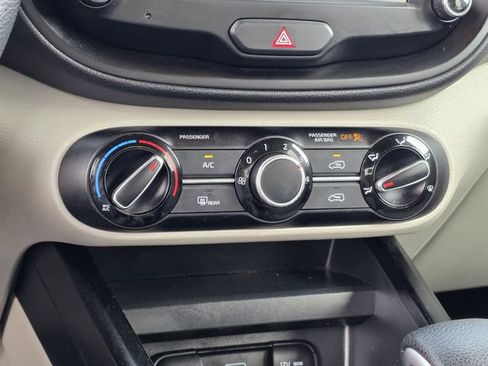 Used 2022 Kia Soul LX image 18