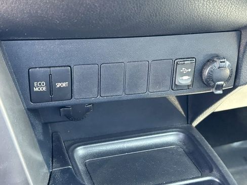 Used 2015 Toyota RAV4 XLE AWD/4WD image 24