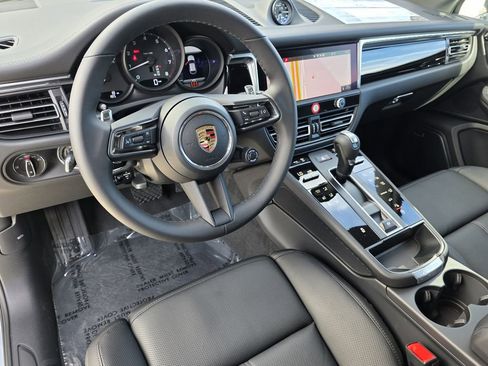 New 2026 Porsche Macan image 4