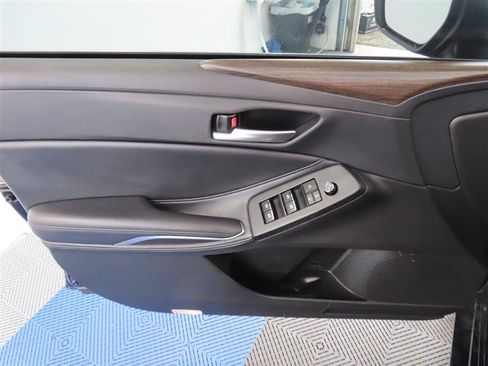Used 2021 Toyota Avalon XLE w/ Moonroof Package FWD image 15