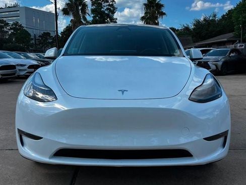 Used 2024 Tesla Model Y Long Range AWD/4WD image 2