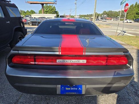 Used 2012 Dodge Challenger SXT RWD image 8