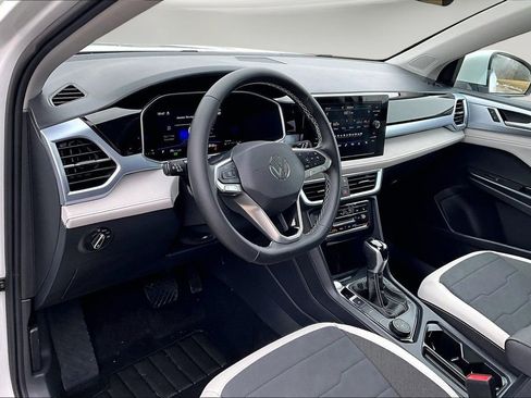 Used 2026 Volkswagen Taos SE image 17