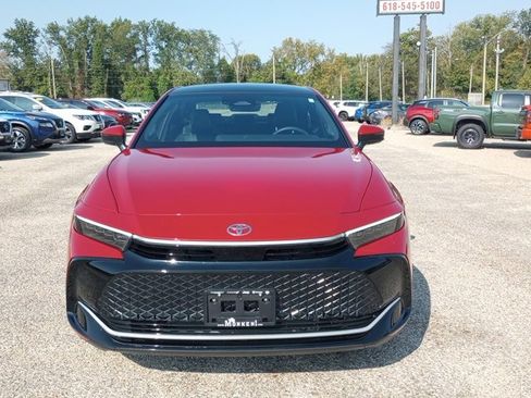 Used 2023 Toyota Crown Platinum image 8