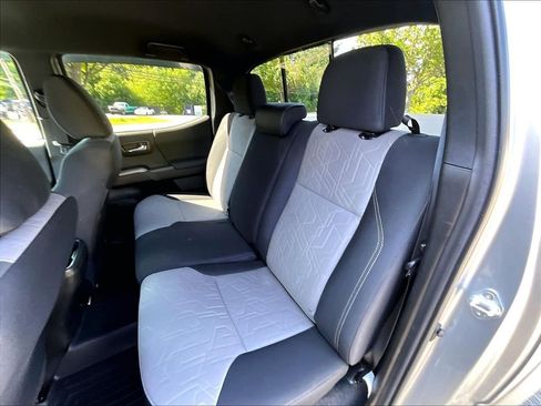 Used 2023 Toyota Tacoma TRD Sport w/ Technology Package AWD/4WD image 15