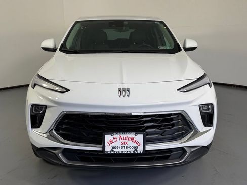 Used 2024 Buick Encore GX Preferred FWD image 2