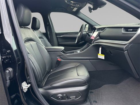 New 2025 Jeep Grand Cherokee Limited w/ Trailer Tow Package image 18