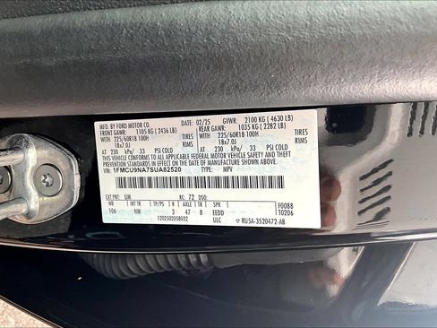 Used 2025 Ford Escape ST-Line Select AWD/4WD image 32