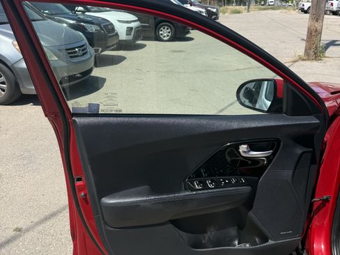 Used 2020 Kia Niro EX Premium FWD image 19